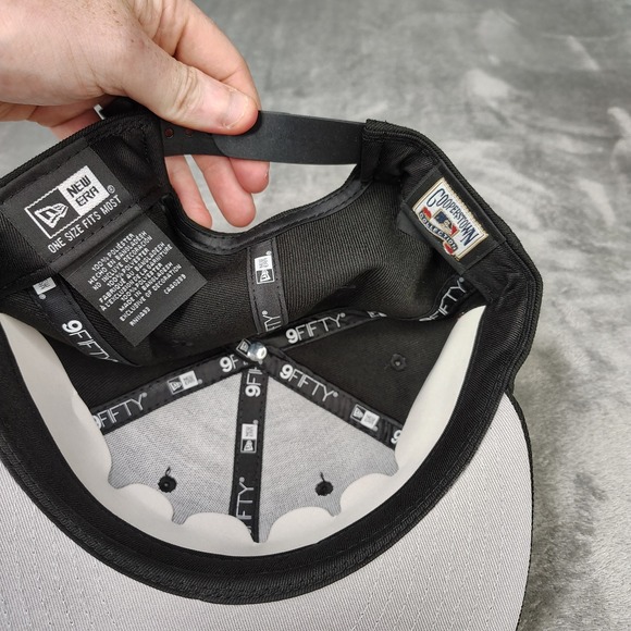 New Era Chicago White Sox 95 Year 9Fifty Snapback Black/Gold Rose Adjustable Cap - Picture 8 of 9